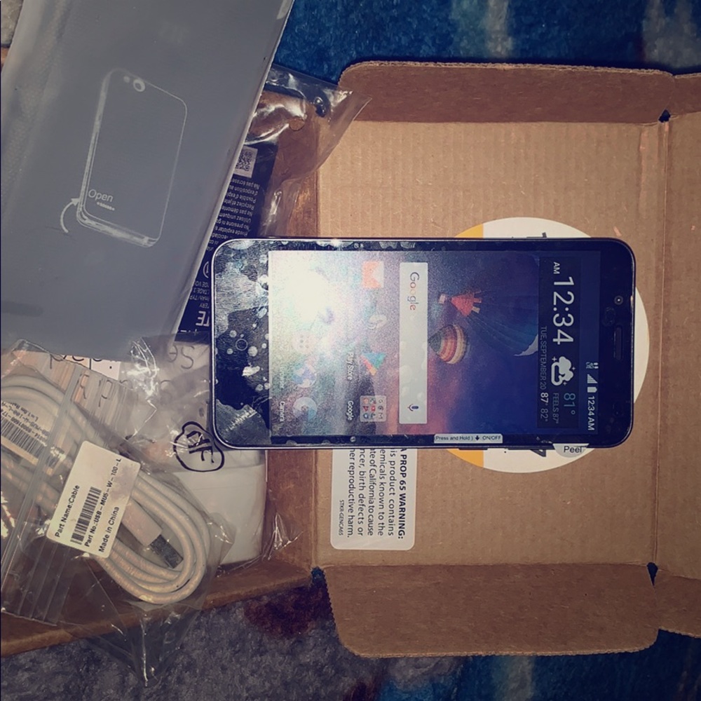 safelink simple mobile tracfon cellphone LG z557bl